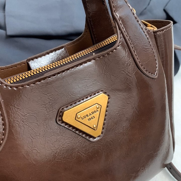 Túi Xách Nữ Bộ Đôi Da Nhăn Bóng Sang Trọng W662, Kèm Móc Treo Dây Chuông - Winnie House - Ảnh 9