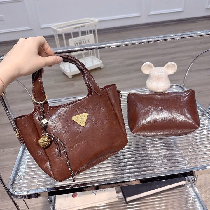 Túi Xách Nữ Bộ Đôi Da Nhăn Bóng Sang Trọng W662, Kèm Móc Treo Dây Chuông - Winnie House - Ảnh 3