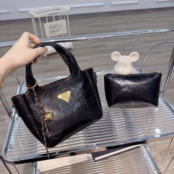 Túi Xách Nữ Bộ Đôi Da Nhăn Bóng Sang Trọng W662, Kèm Móc Treo Dây Chuông - Winnie House - Ảnh 2