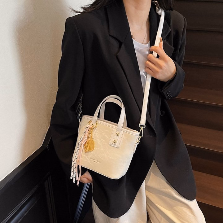 Túi Xách Nữ Đeo Chéo Mini Da Nhung Vân Đá Sang Chảnh Trendy W684 - Winnie House - Ảnh 10