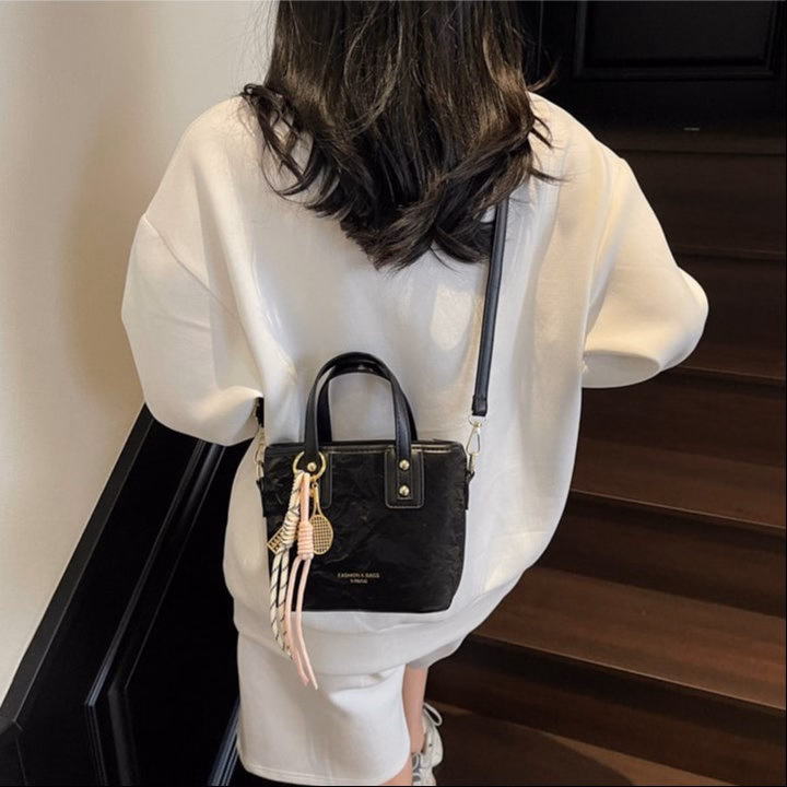 Túi Xách Nữ Đeo Chéo Mini Da Nhung Vân Đá Sang Chảnh Trendy W684 - Winnie House - Ảnh 5