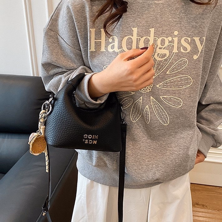 Túi Xách Nữ Cầm Tay Da Nhám Sang Trọng Kèm Móc Charm W687 - Winnie House - Ảnh 12