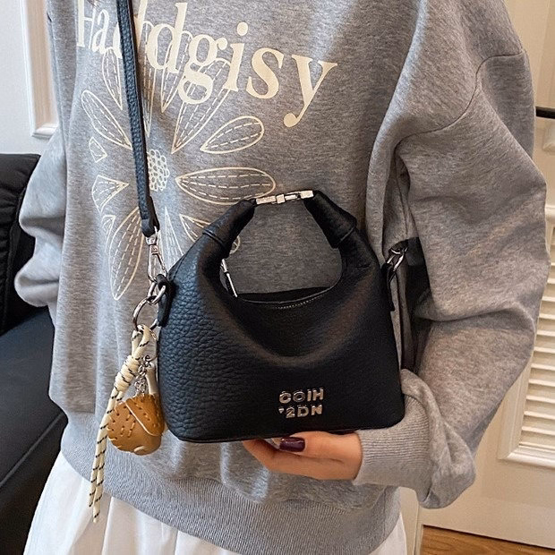 Túi Xách Nữ Cầm Tay Da Nhám Sang Trọng Kèm Móc Charm W687 - Winnie House - Ảnh 5