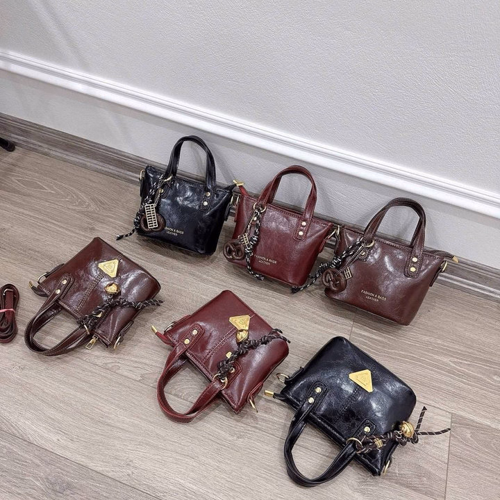 Túi Đeo Chéo Nữ Da Pu Bóng Nhăn Cực Xinh Kèm Phụ Kiện W695 - Winnie House - Ảnh 9