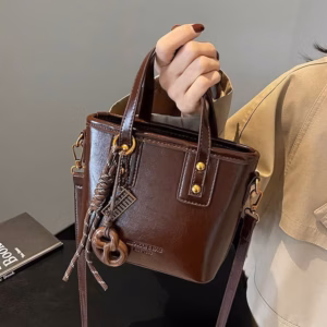 Túi Đeo Chéo Nữ Da Pu Bóng Nhăn Cực Xinh Kèm Phụ Kiện W695 - Winnie House