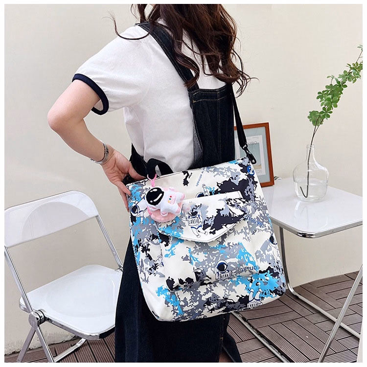 Túi Xách Kết Hợp Túi Đeo Chéo Họa Tiết Thời Trang Hr312 - Haras (Tặng Kèm Móc Khóa Phi Hành Gia) - Ảnh 4