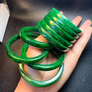 Vòng Tay Ngọc Cẩm Thạch Thiên Nhiên Tuýp C - Thắng Giang