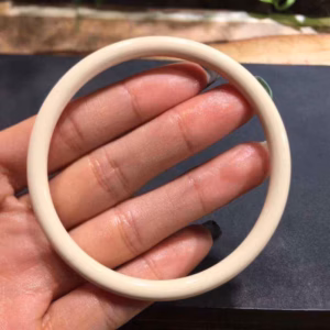 Vòng Tay Xương Mỹ Nghệ 6 Ly - Thắng Giang