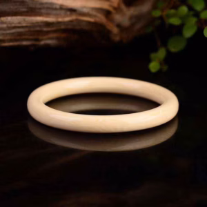 Vòng Tay Xương Mỹ Nghệ 8 Ly - Thắng Giang