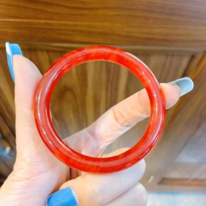 Vòng Tay Ngọc Cẩm Thạch Huyết Thiên Nhiên Bản Đũa - Thắng Giang