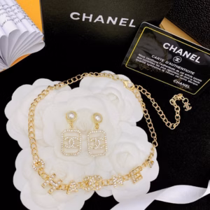Set Vòng Cổ Xích Mảnh Có Logo Chữ Chanel Mix Khuyên Tai Ngọc Bo Viền Đính Đá S238 - Lady'S Passion