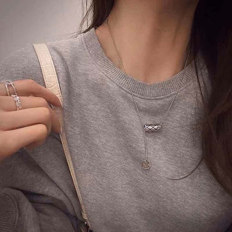 Vòng Cổ Ống Tròn Sợi Dài Mặt Chữ - Mushroom Lee - Ảnh 4