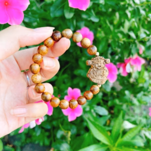 Vòng Tay Thần Tài Trầm Hương Tốc Thiên Nhiên 8 Ly - Thắng Giang