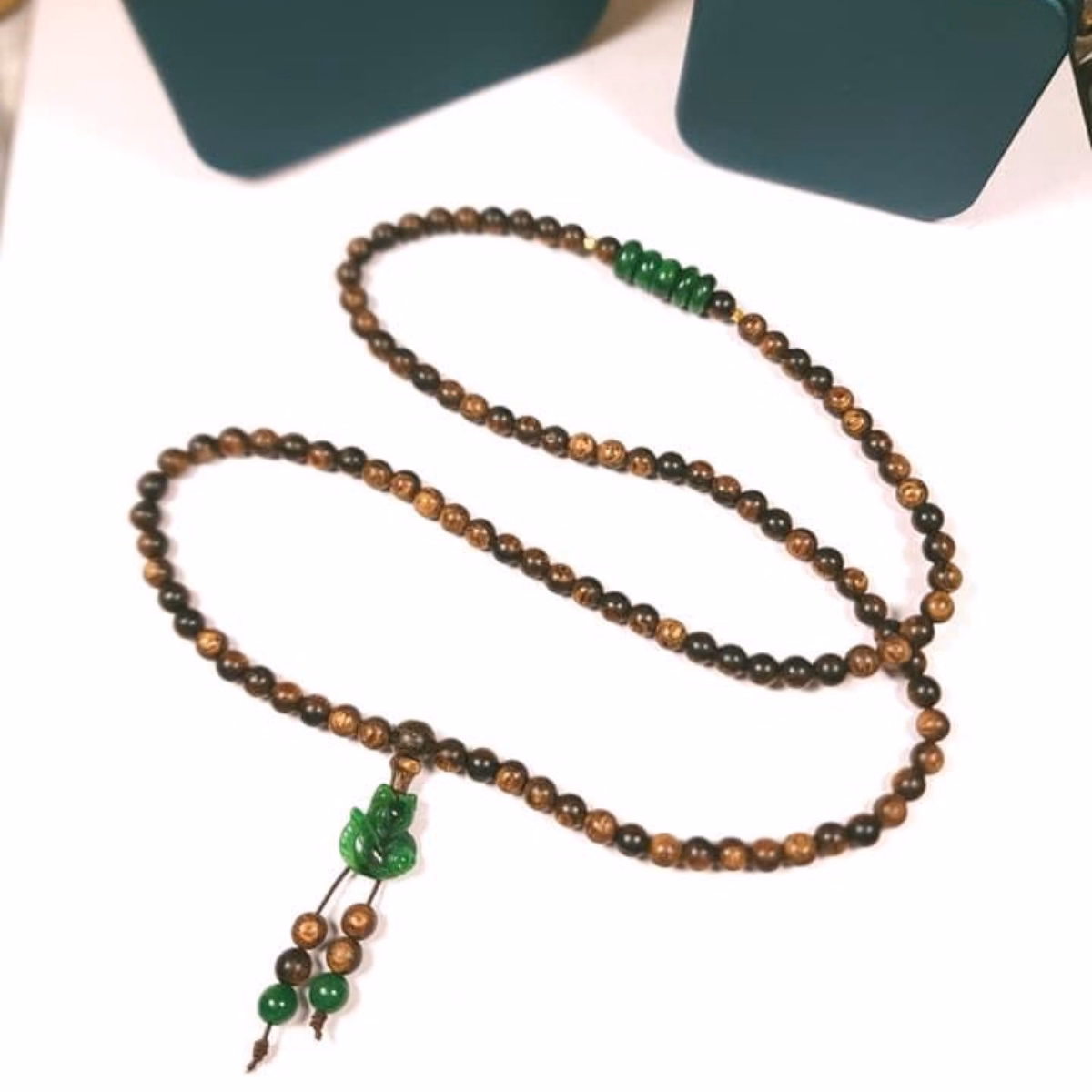 Vòng Tay Trầm Hương Sánh Phối Ngũ Điếu - Hồ Ly Ngọc Cẩm Thạch Sơn Thủy Thiên Nhiên - Freesize 108 Hạt 6 Ly - Thắng Giang