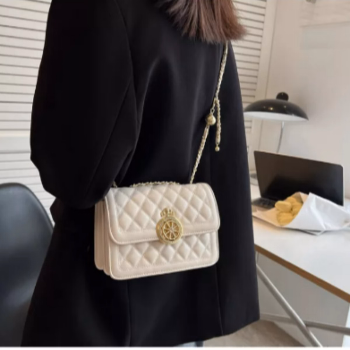 Túi Xách Nữ Đeo Chéo Khóa Vương Miện Tròn Ctb22 - Bechip - Ảnh 3