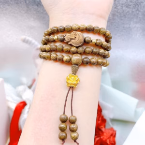 Vòng Tay Trầm Hương Tốc Thiên Nhiên Phối Hồ Ly - Charm Sen Xi Vàng - Thắng Giang