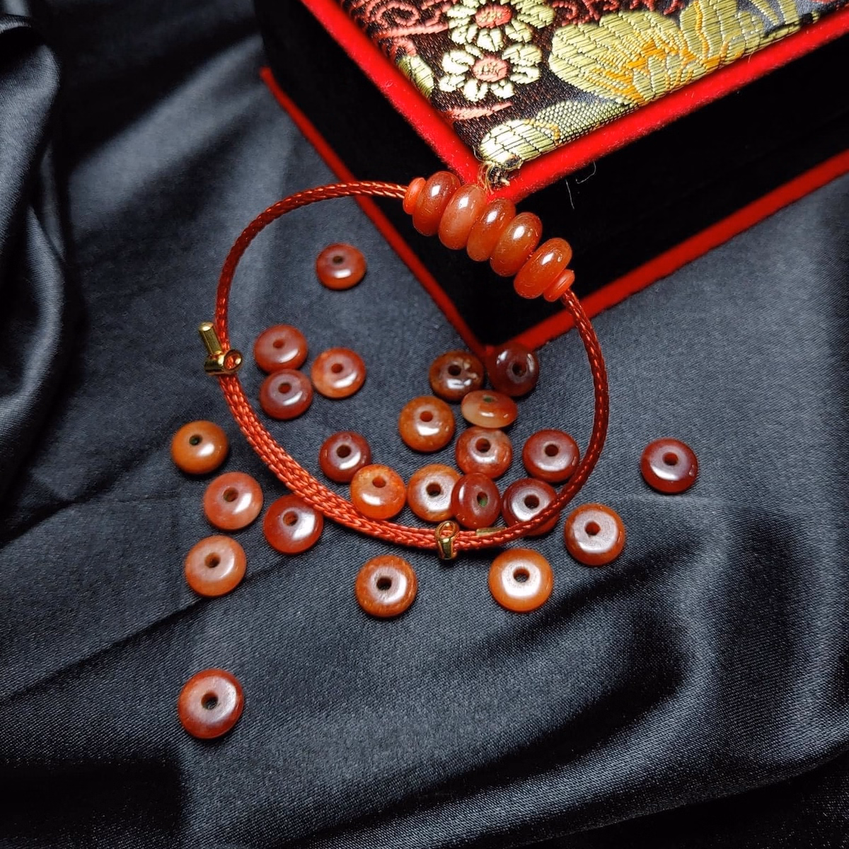 Vòng Tay Ngũ Điếu Ngọc Cẩm Thạch Huyết Thiên Nhiên - Thắng Giang - Ảnh 3