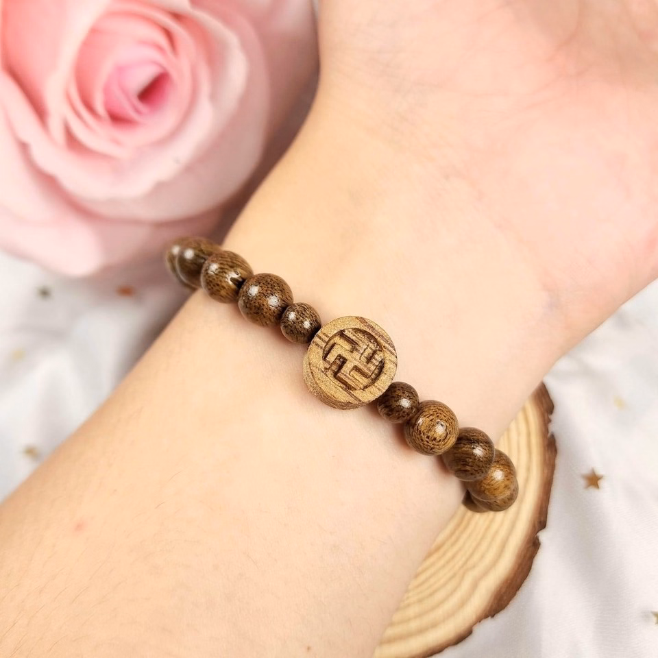 Vòng Tay Trầm Hương Tốc Thiên Nhiên Gắn Charm Chữ Vạn - Thắng Giang - Ảnh 2