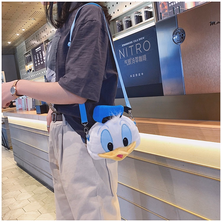 Túi Đeo Chéo Cặp Đôi Vịt Donald Siêu Đáng Yêu, Túi Đeo Vai Thú Bông Donald Duck Disney Mềm Mịn Dễ Thương - Dmastore - Ảnh 4