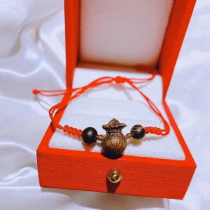 Vòng Tay Túi Tiền Trầm Hương Thiên Nhiên Tết Chỉ May Mắn - Thắng Giang