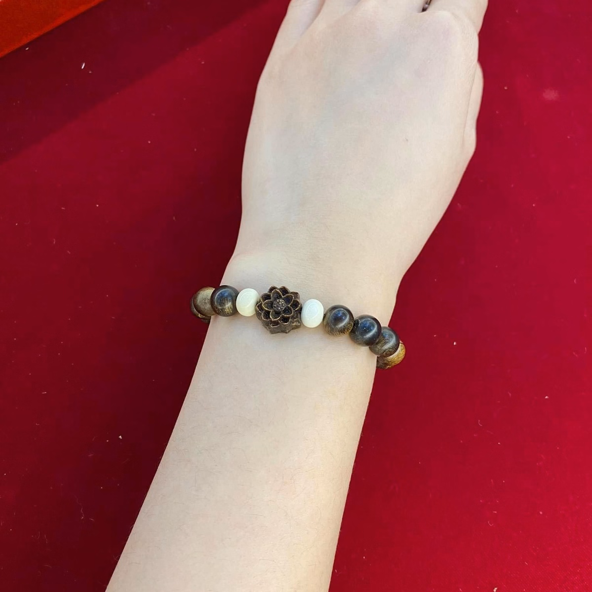 Vòng Tay Trầm Hương Tốc Phối Sen Và Hạt Xương Mỹ Nghệ - Thắng Giang - Ảnh 3