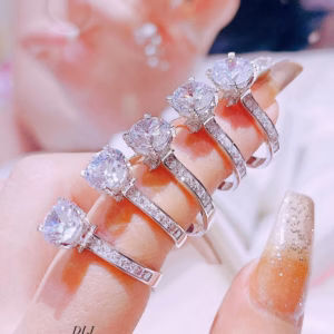 Nhẫn Đính Dải Đá Gắn Kim Cương Moissanite Tặng Kèm Kiểm Định Quốc Tế - Thắng Giang