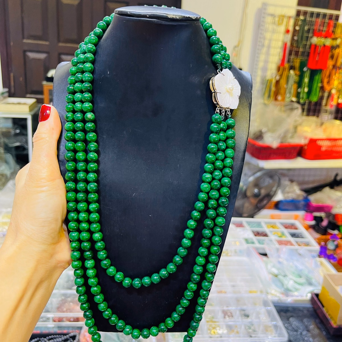 Vòng Cổ Ba Tầng Ngọc Cẩm Thạch Khóa Hoa Xà Cừ - Thắng Giang