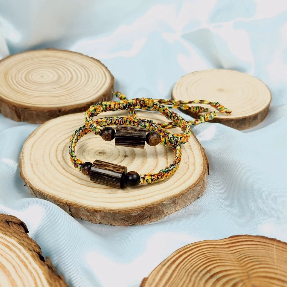 Vòng Tay Lu Thống Trầm Hương Sánh Tết Chỉ Ngũ Sắc May Mắn - Thắng Giang - Ảnh 3