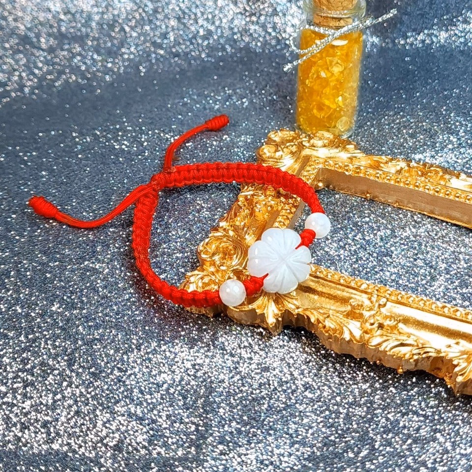 Vòng Tay Cỏ Bốn Lá Ngọc Cẩm Thạch Trắng Tết Chỉ Đỏ - Thắng Giang - Ảnh 2