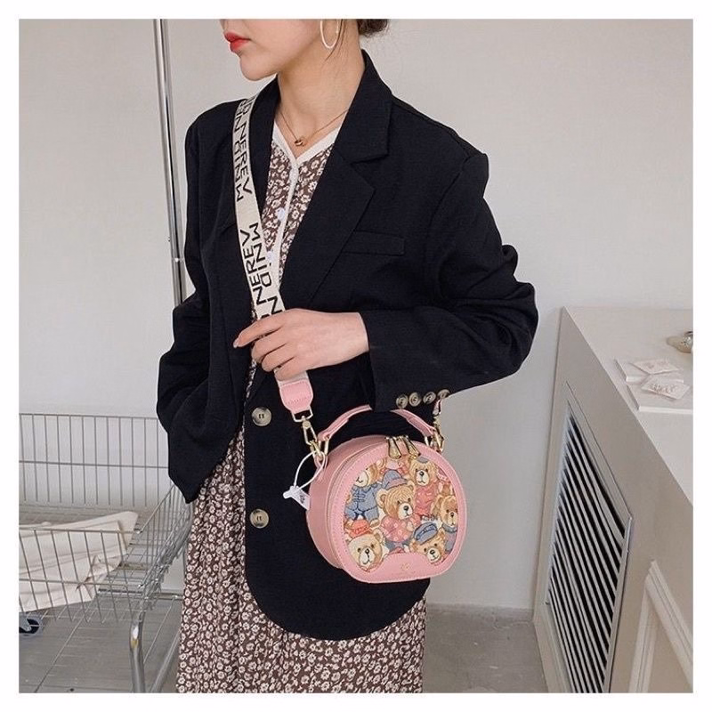 Túi Xách Nữ Cốp Tròn Họa Tiết Gấu Dây Bản To Kt04 - Jinbbq - Ảnh 3
