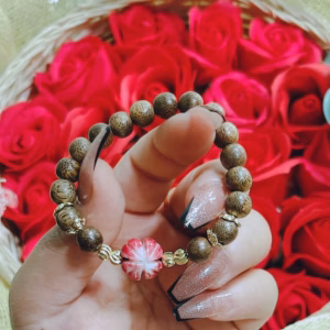 Vòng Tay Trầm Hương Tốc Thiên Nhiên Phối Cỏ Bốn Lá Thạch Anh Hồng - Thắng Giang