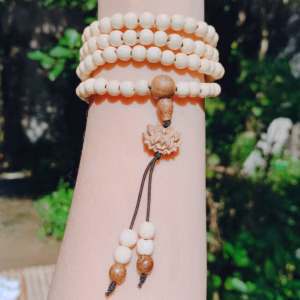 Vòng Tay Dâu Tằm Phối Sen Trầm Hương Tốc Thiên Nhiên - Thắng Giang