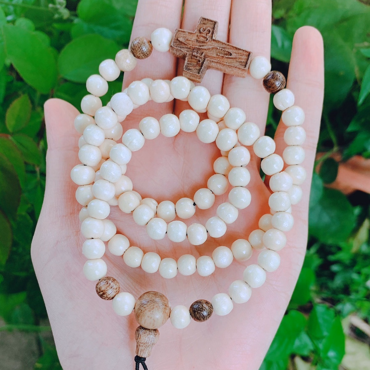 Vòng Tay Dâu Tằm Phối Charm Thánh Giá Trầm Hương Tốc Thiên Nhiên - Thắng Giang