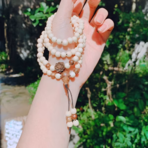 Vòng Tay Dâu Tằm Phối Hoa Sen Trầm Hương Tốc Đẹp Thiên Nhiên - Thắng Giang