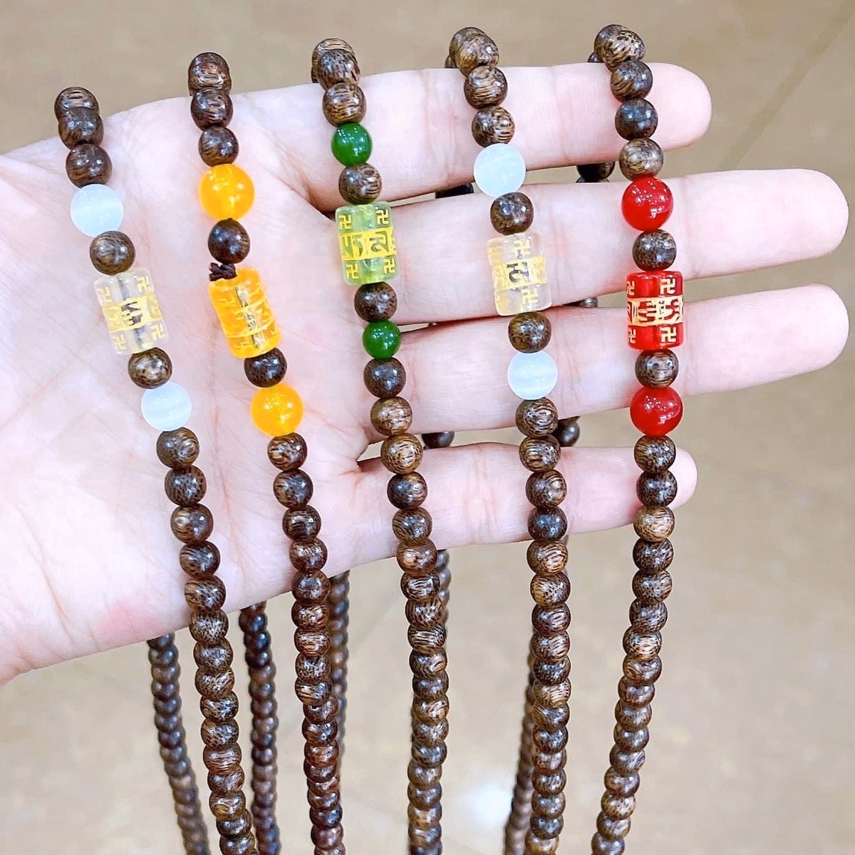 Vòng Tay Trầm Hương Tốc Thiên Nhiên 108 Hạt Phối Lu Trú Bình An - Thắng Giang - Ảnh 3