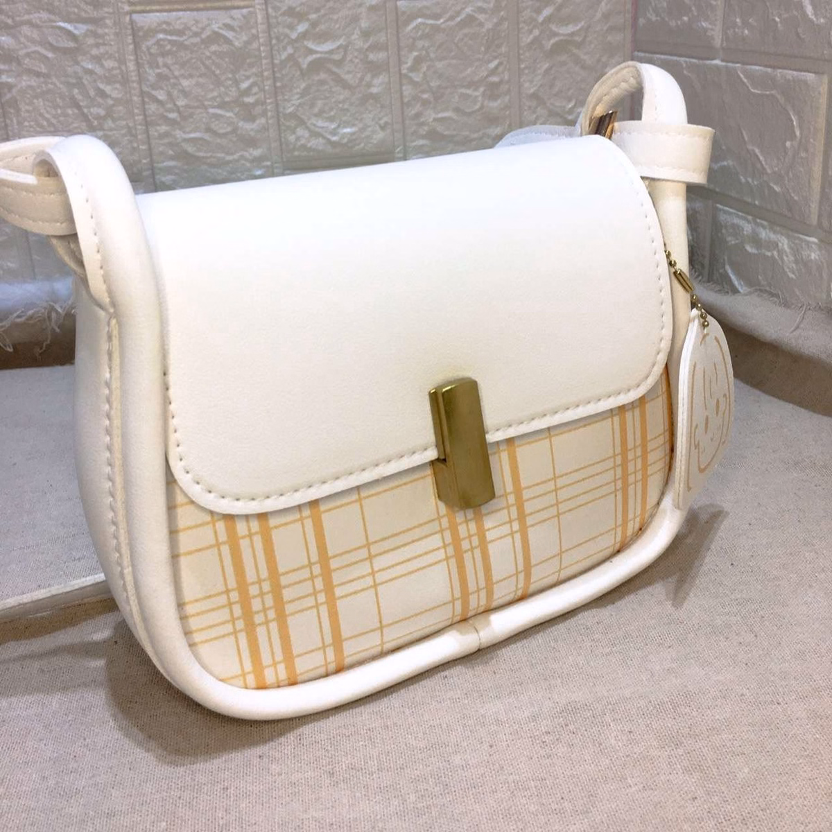 Túi Xách Nữ Họa Tiết Kẻ Caro Kèm Tag Gấu Lv26 - Jinbbq - Ảnh 2