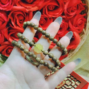 Vòng Tay Trầm Hương Tốc Thiên Nhiên Phối Cỏ Bốn Lá Ngọc Cẩm Thạch - Thắng Giang