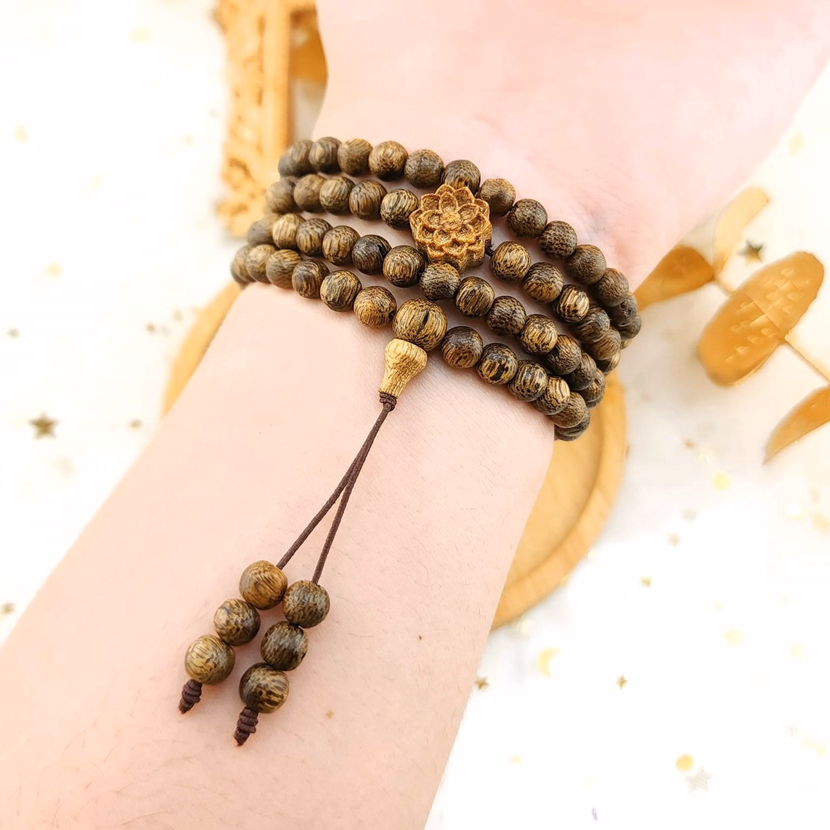 Vòng Tay Trầm Hương Tốc Thiên Nhiên 108 Hạt Phối Sen - Thắng Giang - Ảnh 9