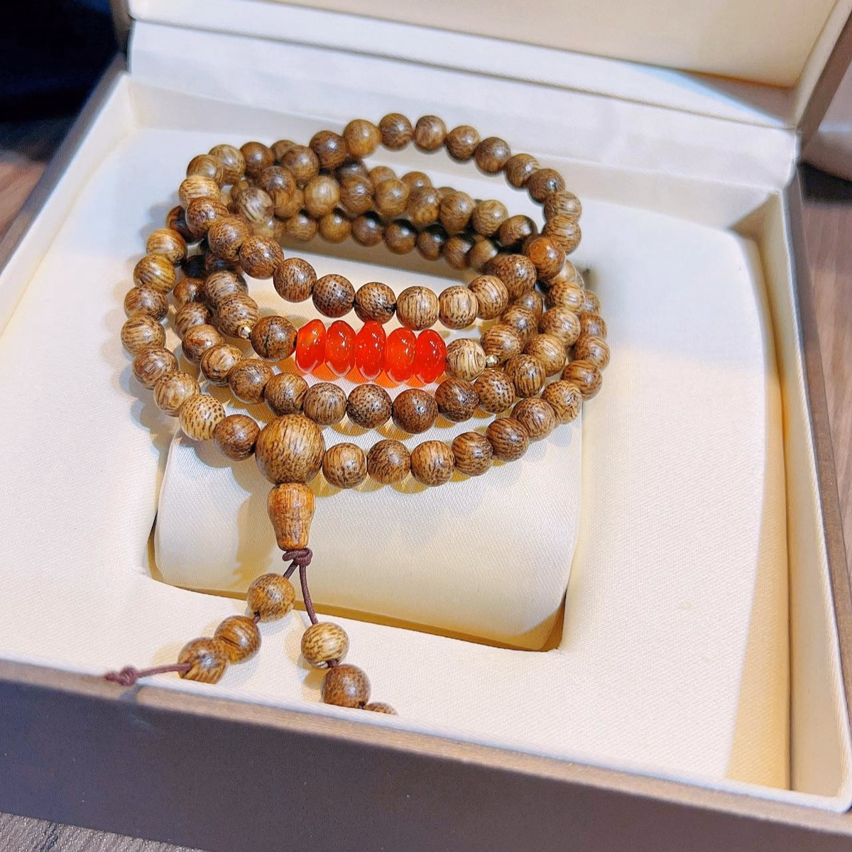 Vòng Tay Trầm Hương Tốc Thiên Nhiên Phối Ngũ Điếu Đá Tự Nhiên - Thắng Giang