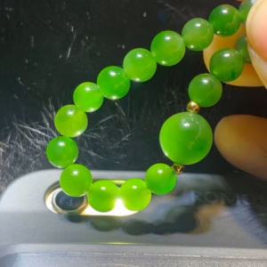 Vòng Tay Thạch Anh Xanh Màu Ngọc Bích 6 Ly - Thắng Giang