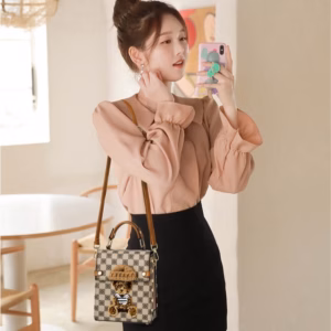 Túi Điện Thoại Dáng Chữ Nhật Tán Đinh Hai Bên Thêu Gấu Vl04 - Jinbbq