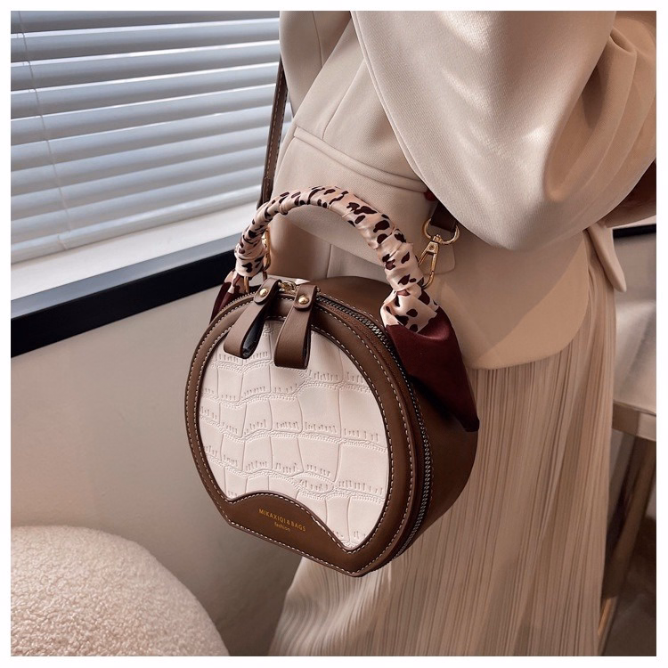 Túi Đeo Chéo Dáng Cốp Tròn Vân Rắn Kèm Khăn Wh22 - Winnie House - Ảnh 2