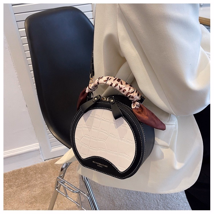 Túi Đeo Chéo Dáng Cốp Tròn Vân Rắn Kèm Khăn Wh22 - Winnie House - Ảnh 4