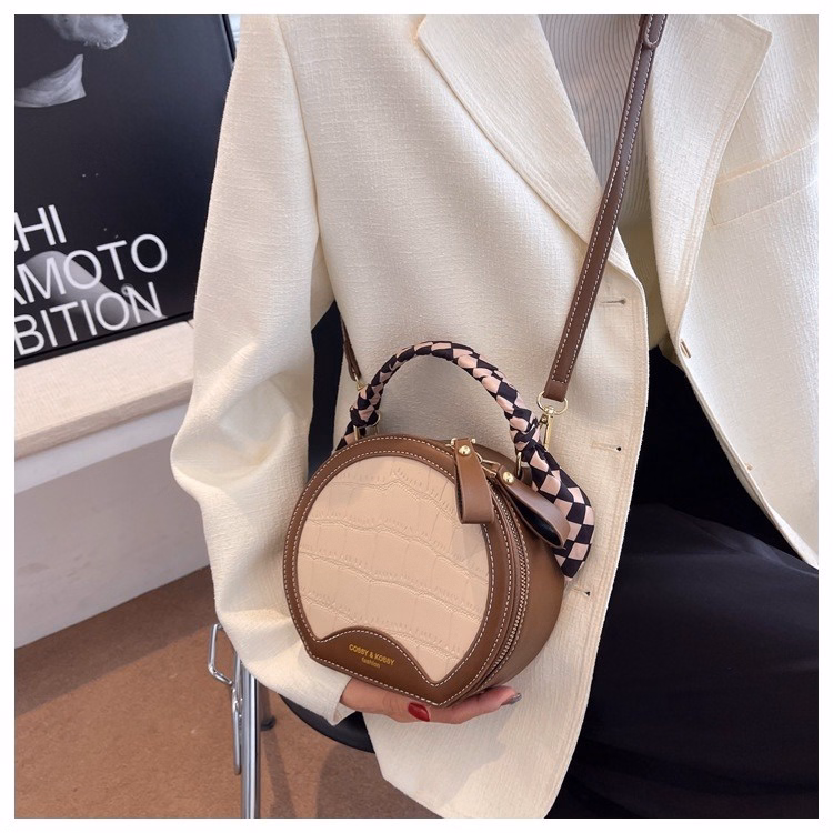 Túi Đeo Chéo Dáng Cốp Tròn Vân Rắn Kèm Khăn Wh22 - Winnie House - Ảnh 3