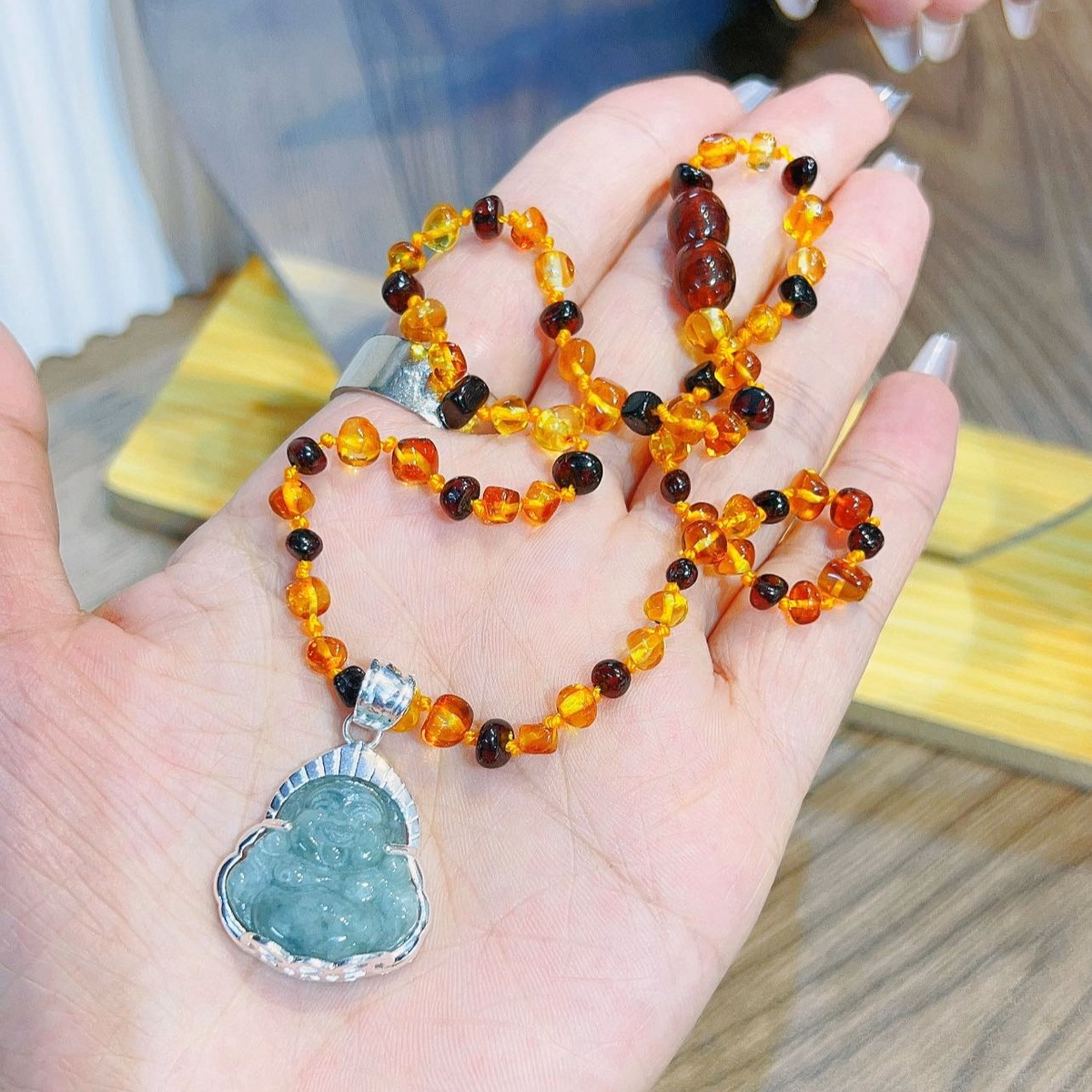 Vòng Cổ Hổ Phách Phối Phật Di Lặc Ngọc Cẩm Thạch - Thắng Giang - Ảnh 2