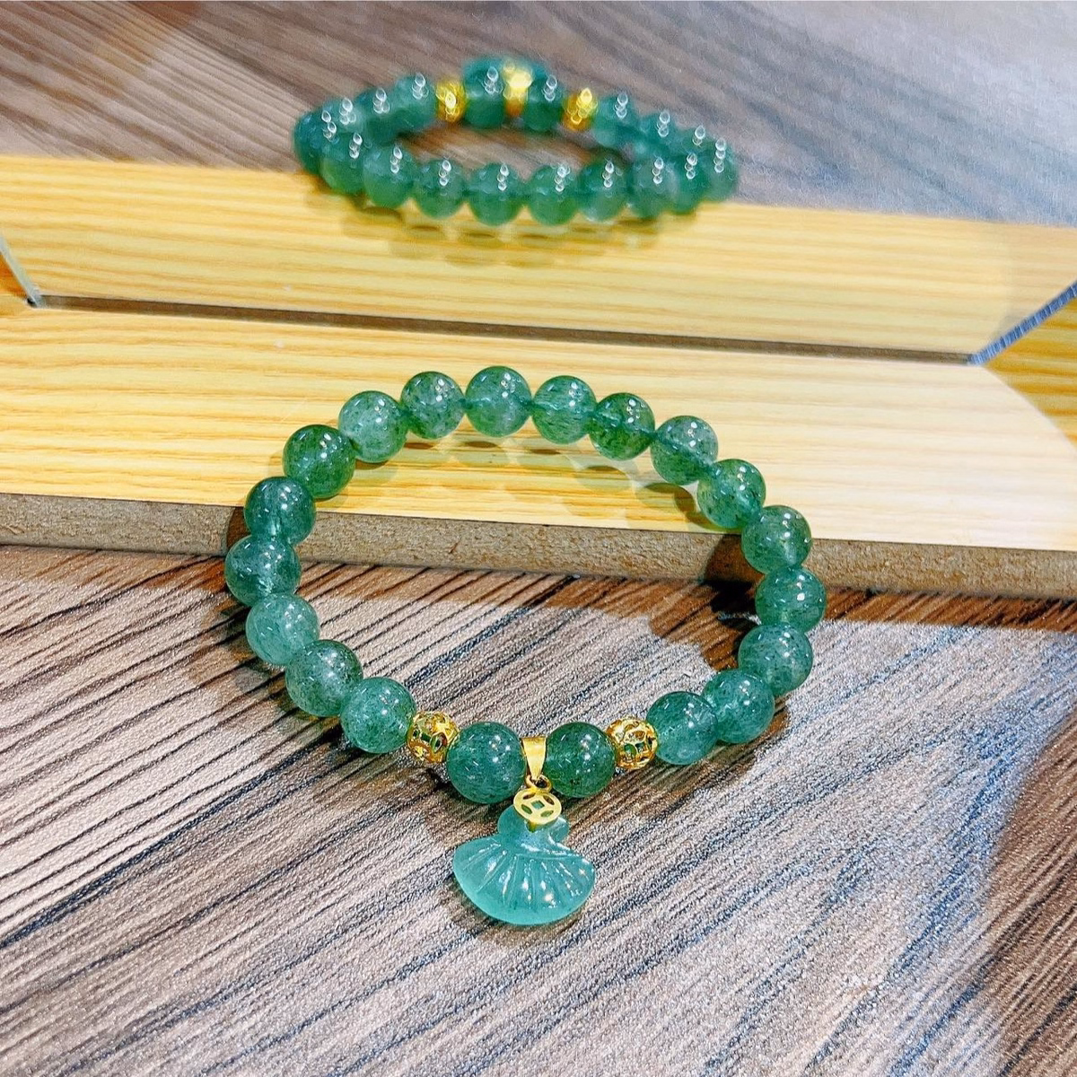 Vòng Tay Thạch Anh Dâu Tây Xanh Phối Charm Vàng Tây 10 Kara - Thắng Giang - Ảnh 3