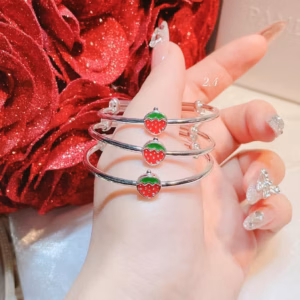 Vòng Tay Dâu Tây Bạc Ta Trẻ Em Có Thẻ Hóa Đơn - Thắng Giang