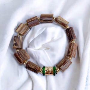 Vòng Tay Trầm Hương Việt Phối Lu Thống Bọc Giác Vàng - Thắng Giang