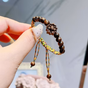 Vòng Tay Sen Trầm Hương Sánh Chìm Thiên Nhiên Tết Chỉ Ngũ Sắc - Thắng Giang