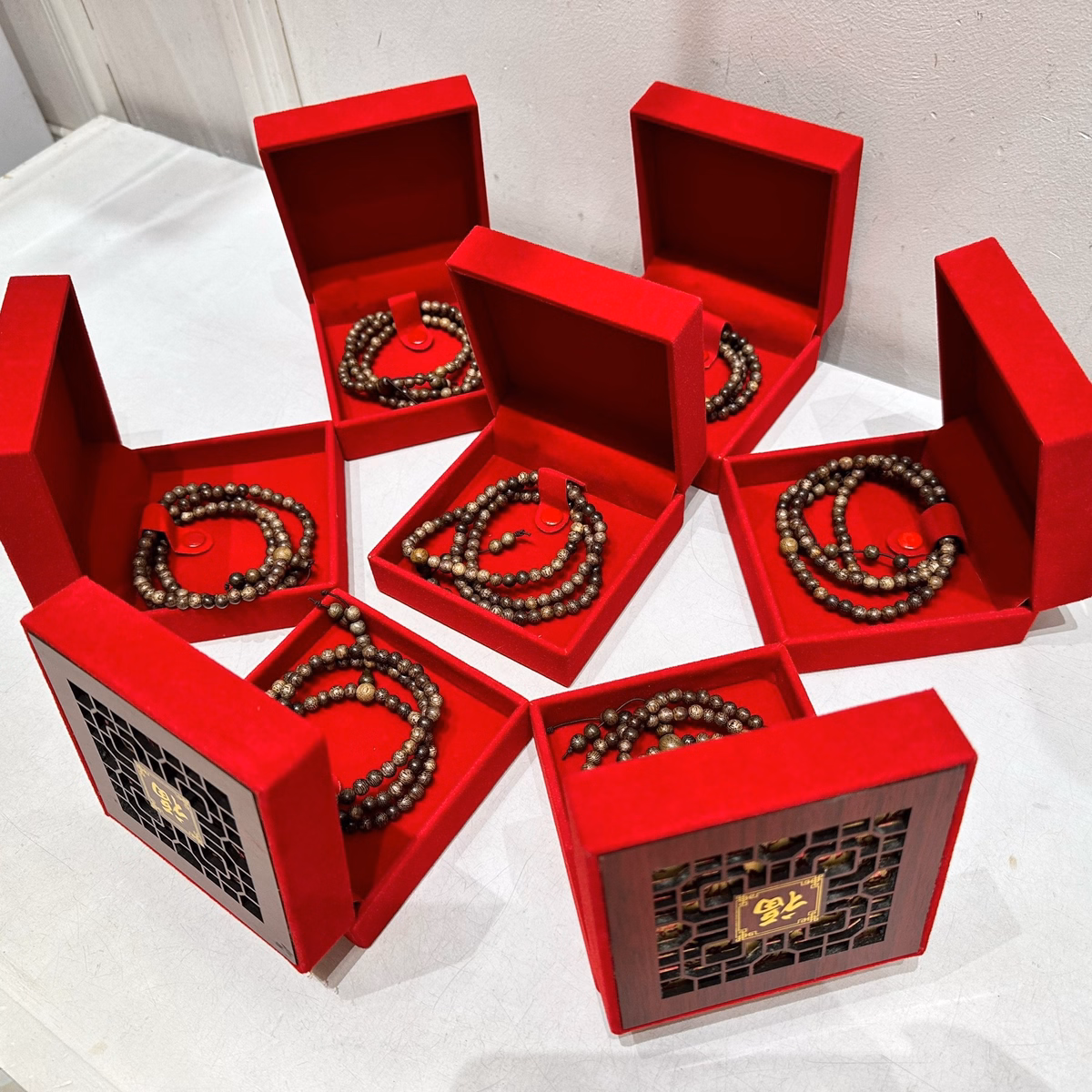 Vòng Tay Trầm Hương Tốc Thiên Nhiên 6 Ly Tặng Hộp Đựng Sang Trọng - Thắng Giang - Ảnh 4